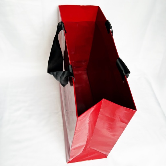 VALENTINO GARAVANI Red Paper Boutique Shopping Bag and Black Satin Ribbon - Picture 2 of 8